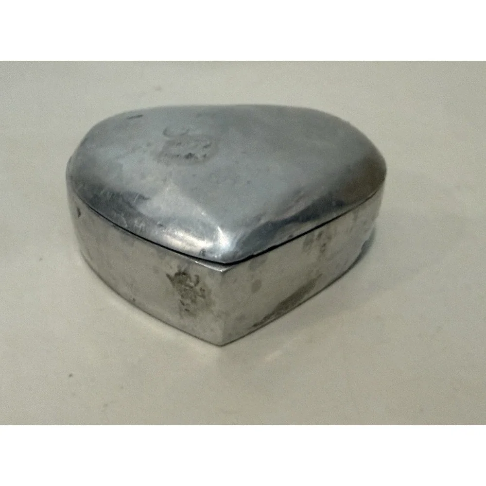 Vintage Heart Shaped Lided Trinket‎ Box Silver Tone